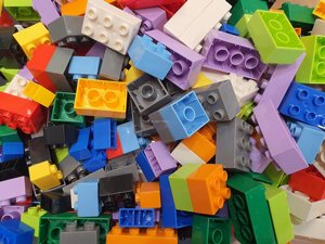 לגו גדול במיכל ג'מבו לגו גדול במיכל ג'מבו